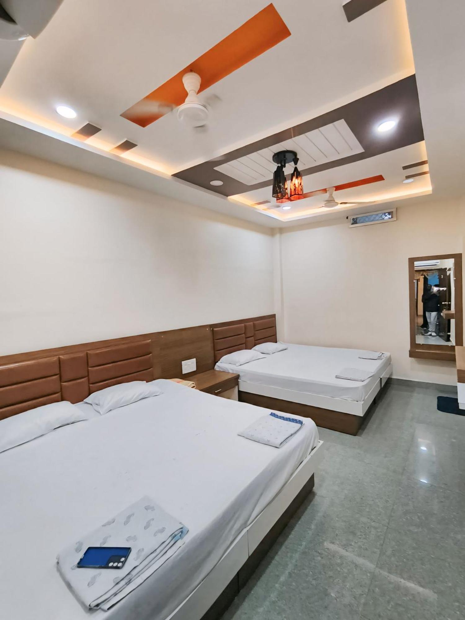 Shree Trilokeshwar Guesthouse Ujjain Ngoại thất bức ảnh