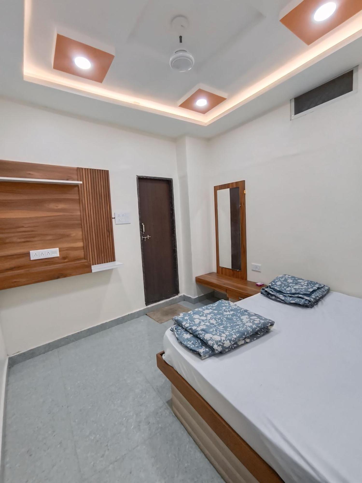Shree Trilokeshwar Guesthouse Ujjain Ngoại thất bức ảnh