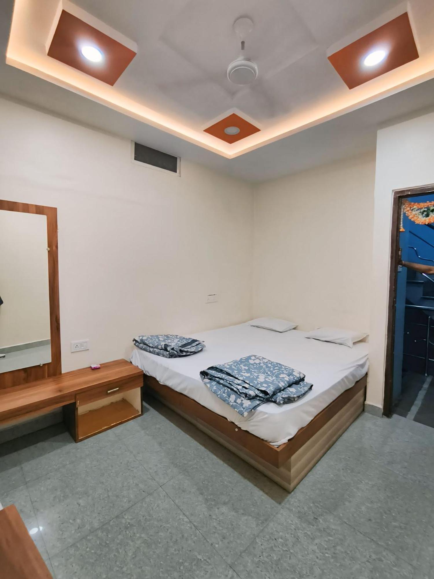 Shree Trilokeshwar Guesthouse Ujjain Ngoại thất bức ảnh