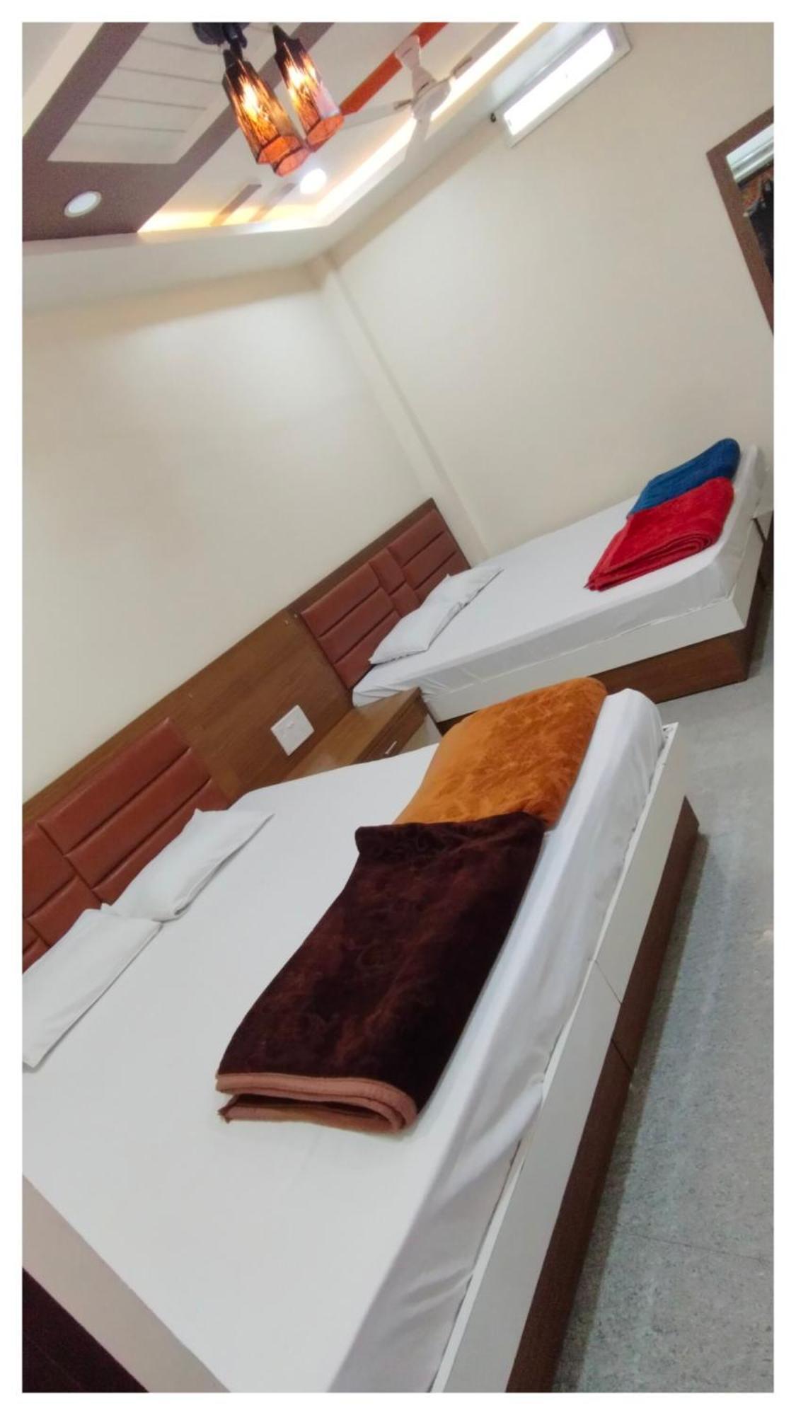 Shree Trilokeshwar Guesthouse Ujjain Ngoại thất bức ảnh